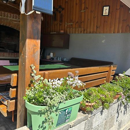 Willa House Mate Otočac Zewnętrze zdjęcie