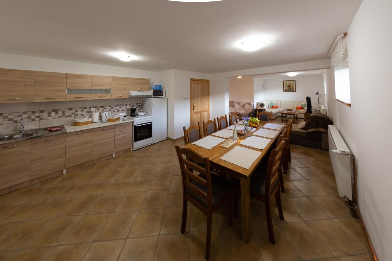 Willa House Mate Otočac Zewnętrze zdjęcie