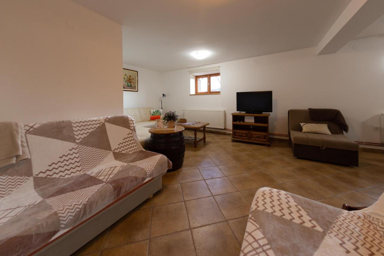 Willa House Mate Otočac Zewnętrze zdjęcie