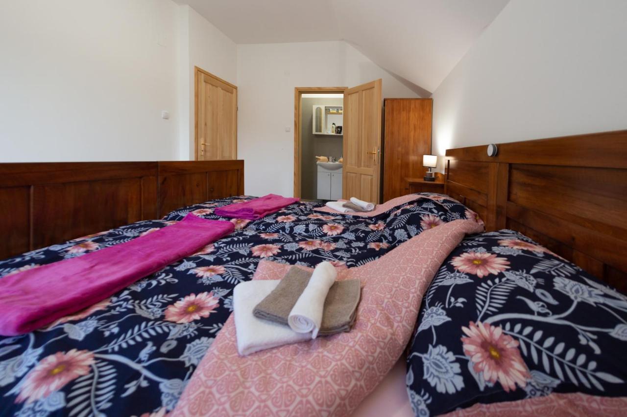 Willa House Mate Otočac Zewnętrze zdjęcie