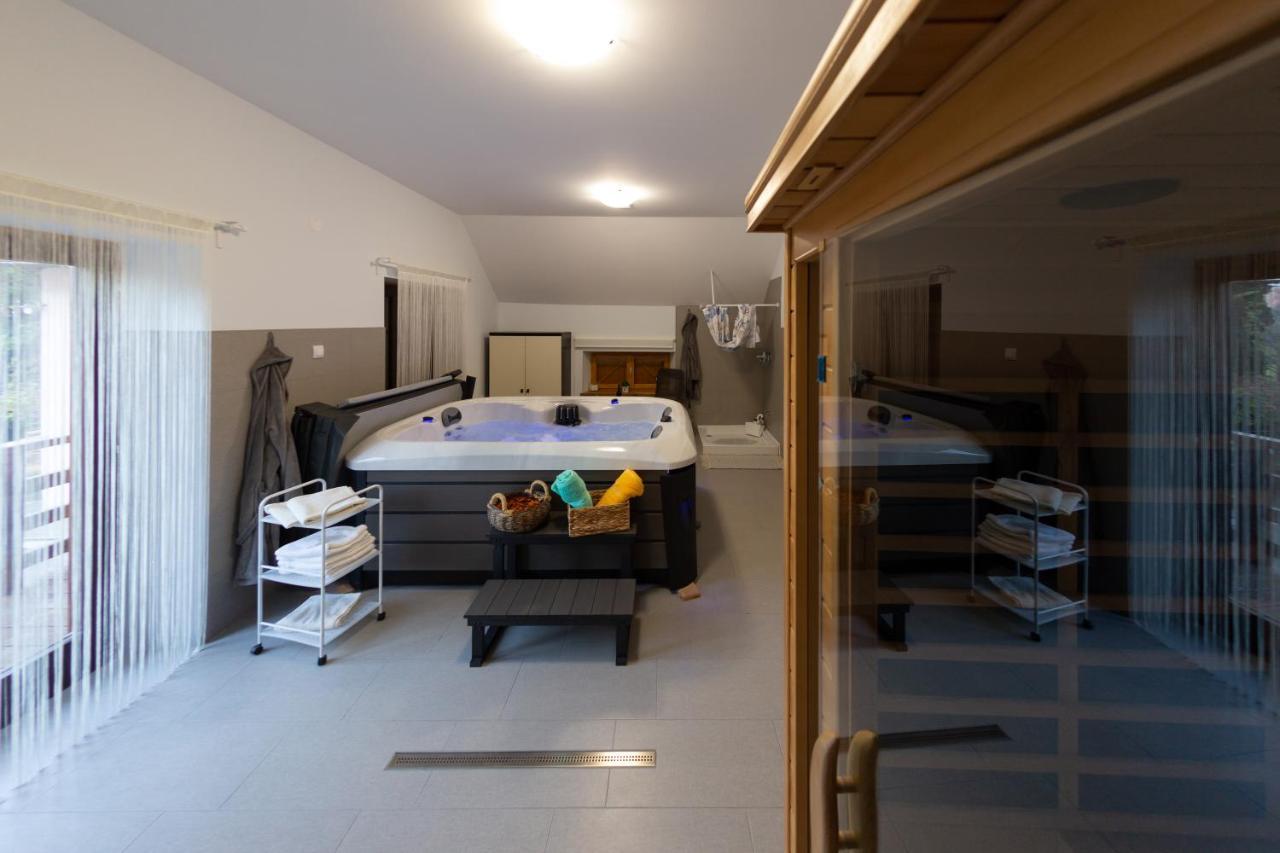 Willa House Mate Otočac Zewnętrze zdjęcie