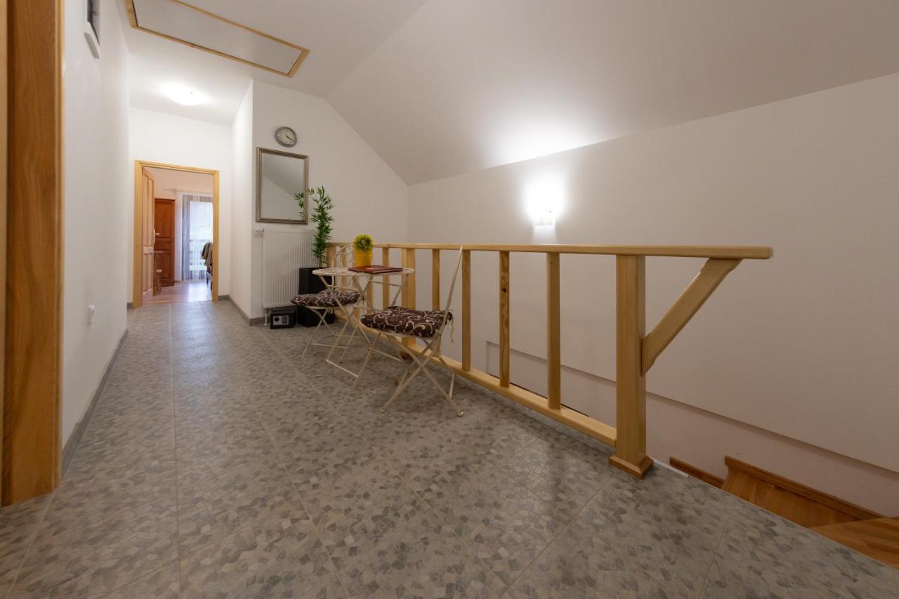 Willa House Mate Otočac Zewnętrze zdjęcie