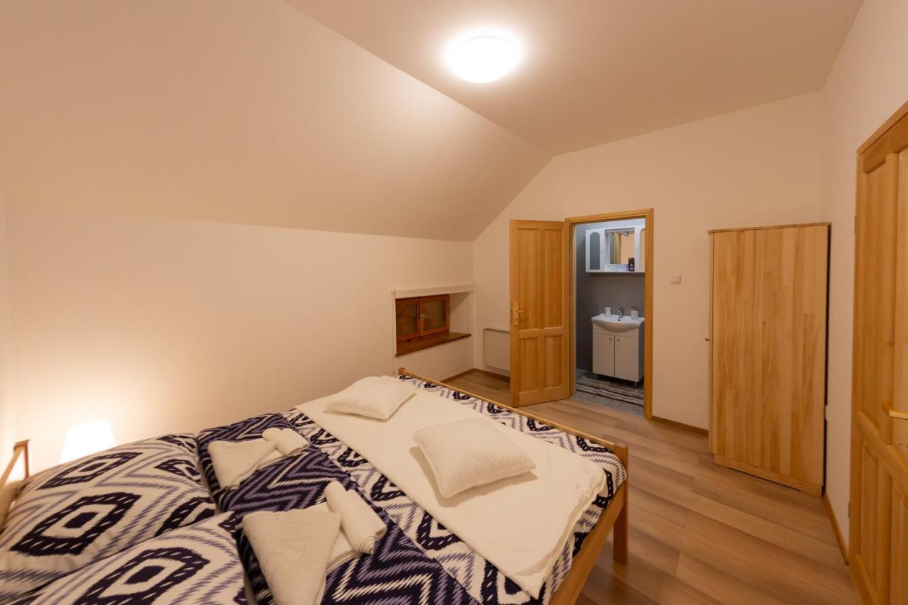 Willa House Mate Otočac Zewnętrze zdjęcie
